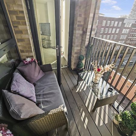 Greenwich Apartment With A River View & Balcony Near The 02 Arena & North Greenwich With Free Wifi & Fast Links Into Central Londra Esterno foto