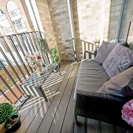 Greenwich Apartment With A River View & Balcony Near The 02 Arena & North Greenwich With Free Wifi & Fast Links Into Central Londra Esterno foto