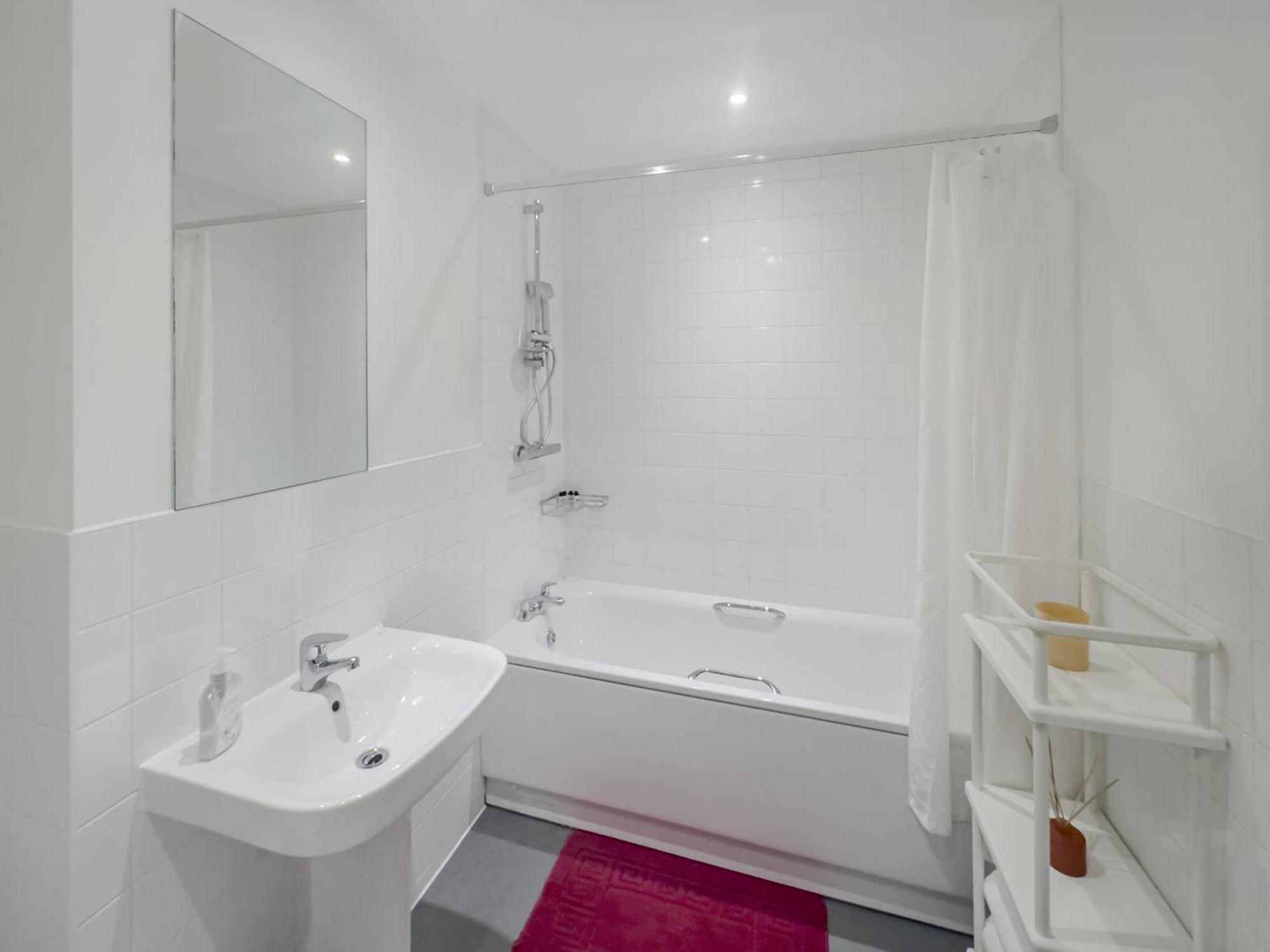 Greenwich Apartment With A River View & Balcony Near The 02 Arena & North Greenwich With Free Wifi & Fast Links Into Central Londra Esterno foto