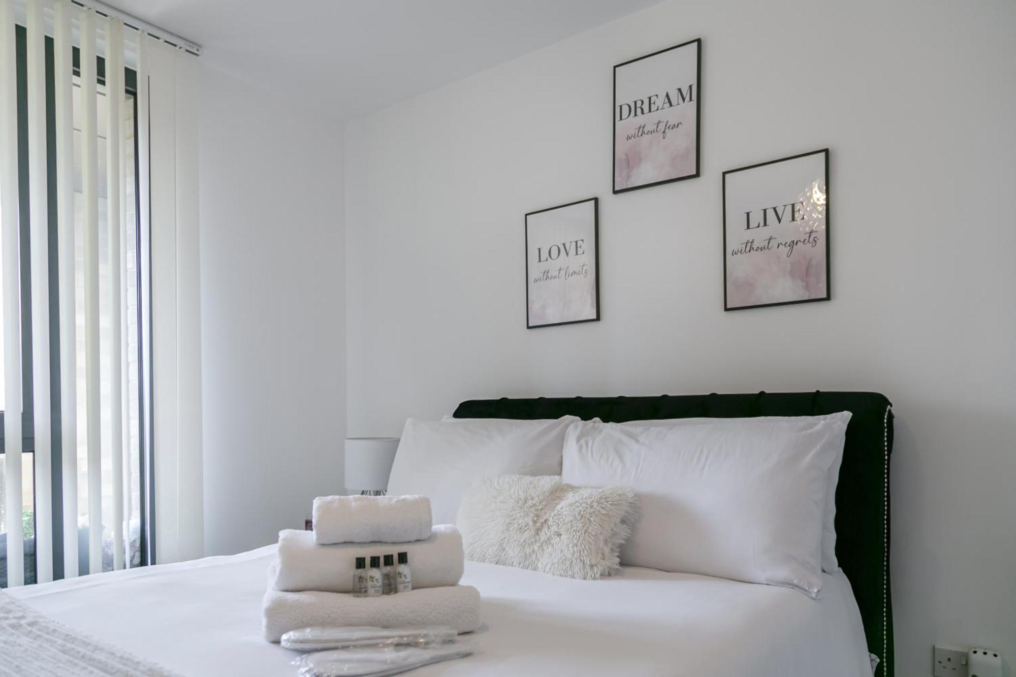 Greenwich Apartment With A River View & Balcony Near The 02 Arena & North Greenwich With Free Wifi & Fast Links Into Central Londra Esterno foto