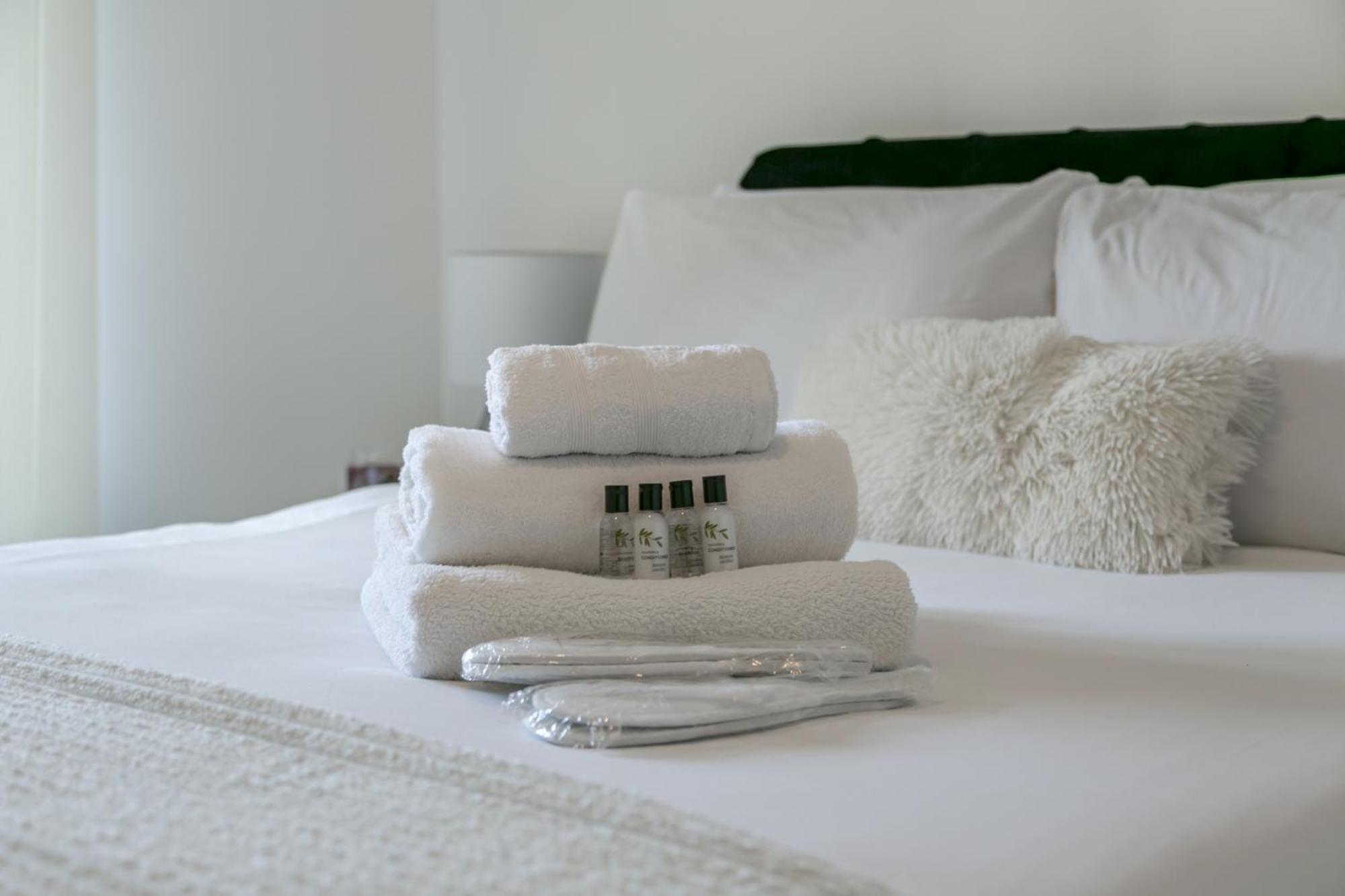 Greenwich Apartment With A River View & Balcony Near The 02 Arena & North Greenwich With Free Wifi & Fast Links Into Central Londra Esterno foto